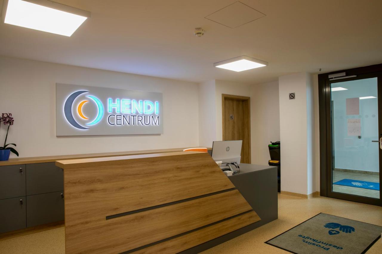Hotel Hendi Centrum 피에슈타니 외부 사진