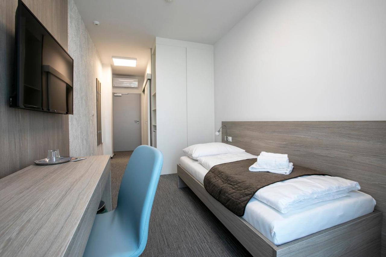 Hotel Hendi Centrum 피에슈타니 외부 사진
